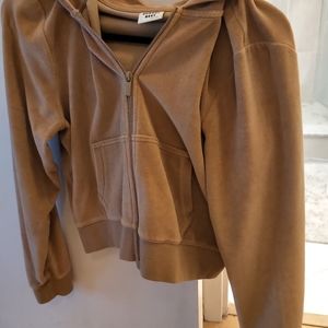 Sunday's best from Aritzia zip up hoodie